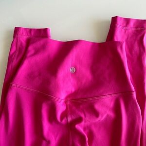 Hot pink Lululemon in amazing condition! Size 2 CA 35801 RN 106259